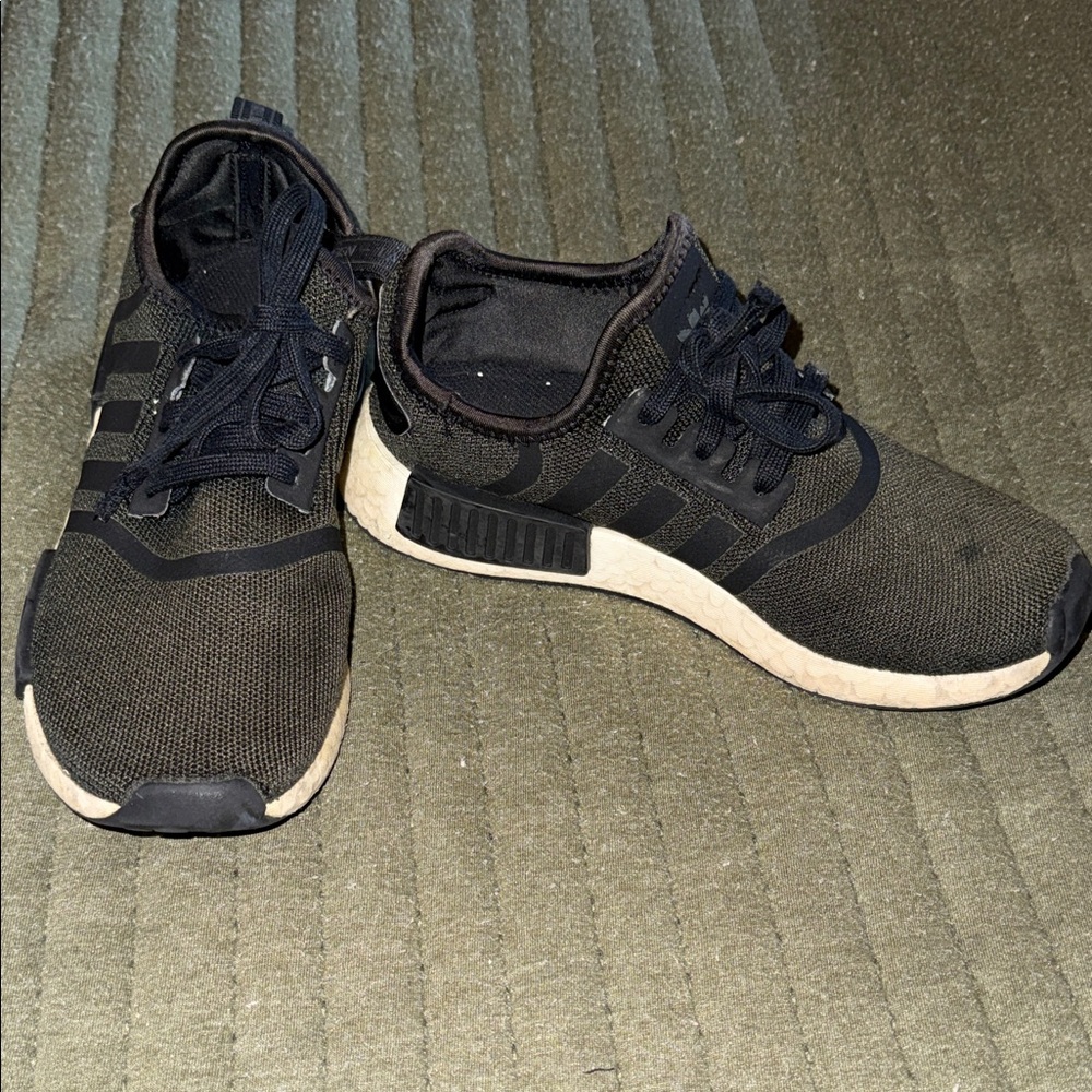 adidas Men’s Black Low-Top Knit Sneakers with White Midsole